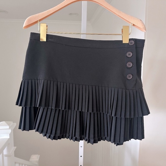 BCBGMAXAZRIA Black Pleated Mini Skirt Size 8 Medium - Picture 1 of 4